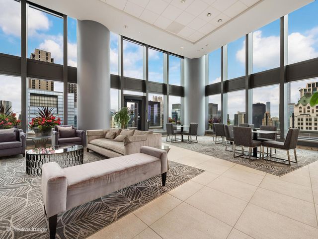 60 E Monroe Street 2001, Chicago, IL 60603