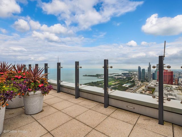 60 E Monroe Street 2001, Chicago, IL 60603