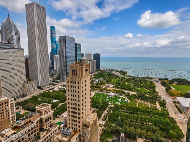 60 E Monroe Street 2001, Chicago, IL 60603