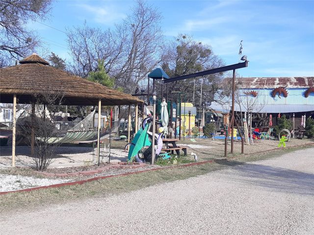 1012 Redoak Drive, West Tawakoni, TX 75474