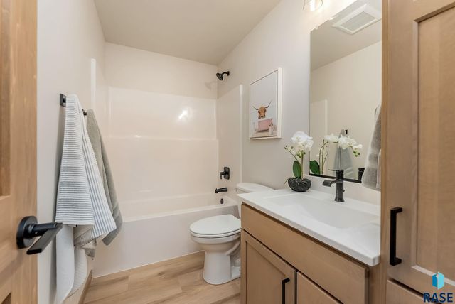 1225 Poplar Ave Avenue, Tea, SD 57064