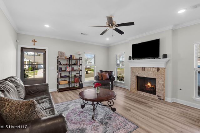 817 Long Leaf Circle, Brandon, MS 39042