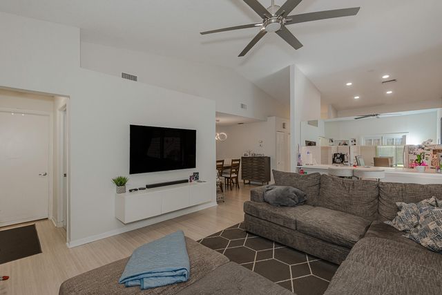 4 Verwood Way, Boynton Beach, FL 33426