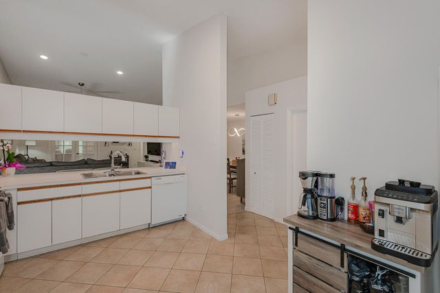 4 Verwood Way, Boynton Beach, FL 33426