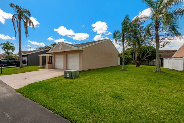 4 Verwood Way, Boynton Beach, FL 33426