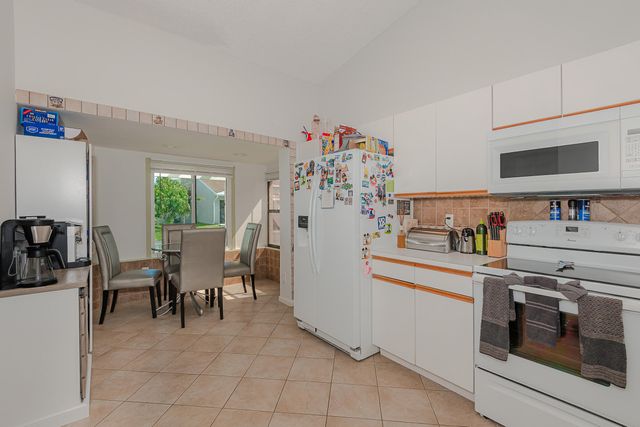 4 Verwood Way, Boynton Beach, FL 33426