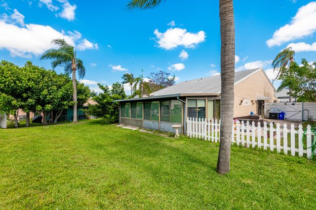 4 Verwood Way, Boynton Beach, FL 33426