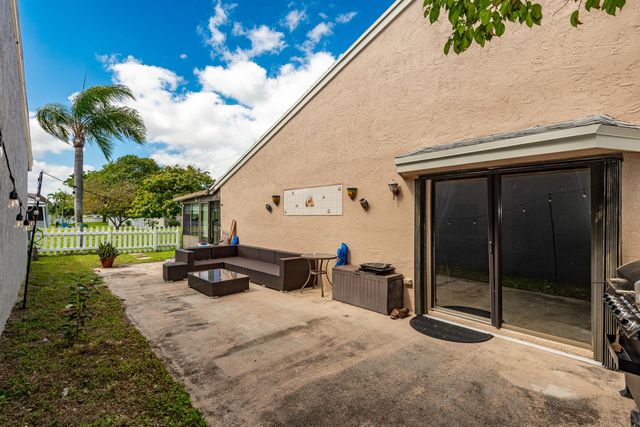 4 Verwood Way, Boynton Beach, FL 33426