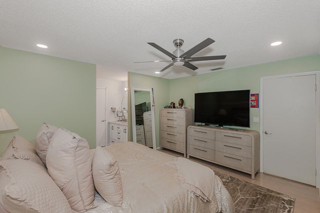 4 Verwood Way, Boynton Beach, FL 33426