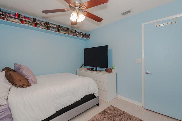 4 Verwood Way, Boynton Beach, FL 33426