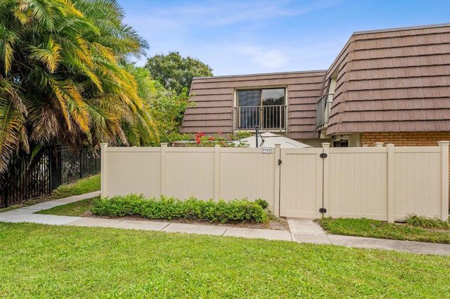 7117 71st Way, West Palm Beach, FL 33407
