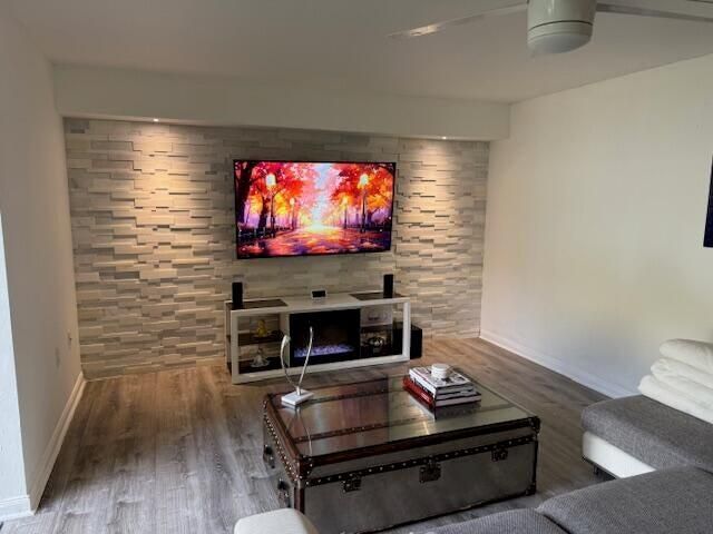 7117 71st Way, West Palm Beach, FL 33407