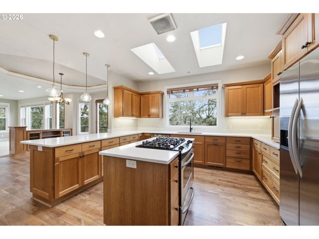 453 DELLWOOD Dr, Eugene, OR 97405