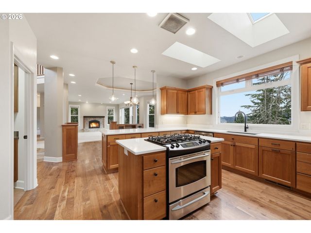 453 DELLWOOD Dr, Eugene, OR 97405