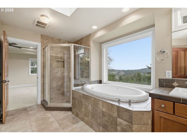 453 DELLWOOD Dr, Eugene, OR 97405