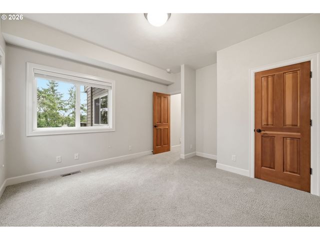 453 DELLWOOD Dr, Eugene, OR 97405