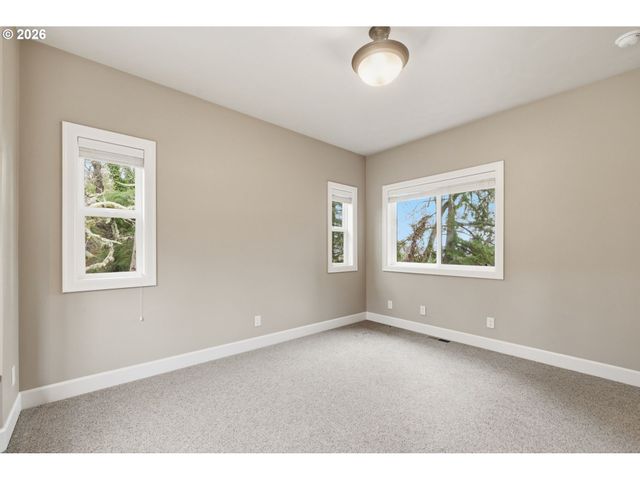 453 DELLWOOD Dr, Eugene, OR 97405