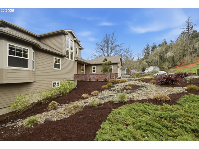 453 DELLWOOD Dr, Eugene, OR 97405