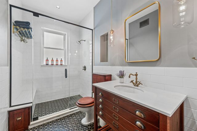1314 W Carmen Avenue, Chicago, IL 60640
