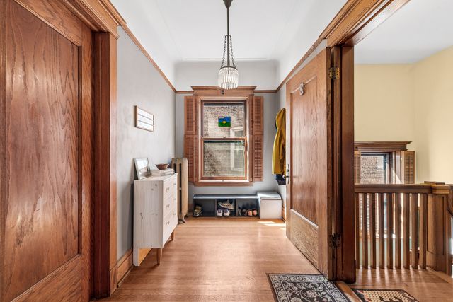 1314 W Carmen Avenue, Chicago, IL 60640