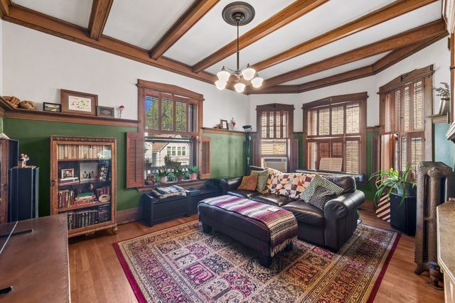 1314 W Carmen Avenue, Chicago, IL 60640
