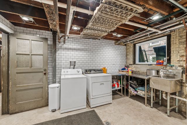 1314 W Carmen Avenue, Chicago, IL 60640