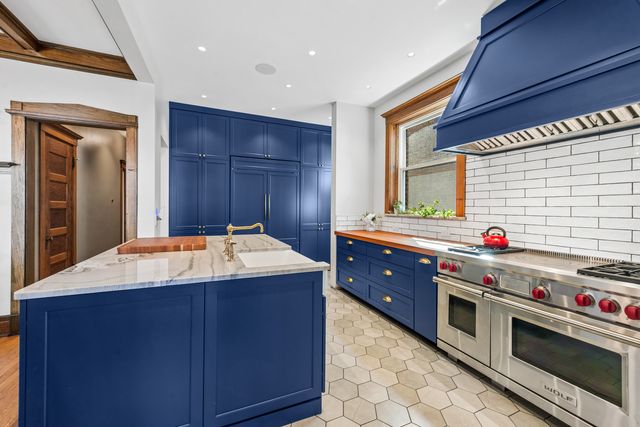 1314 W Carmen Avenue, Chicago, IL 60640