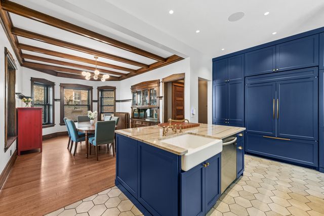 1314 W Carmen Avenue, Chicago, IL 60640