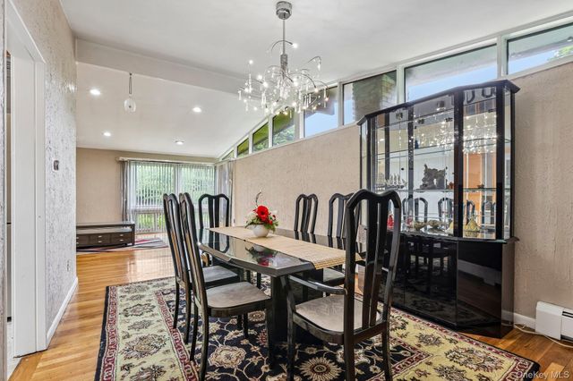 18 Pippen Place, New City, NY 10956