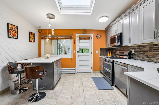 18 Pippen Place, New City, NY 10956