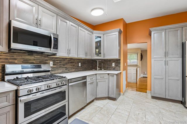 18 Pippen Place, New City, NY 10956