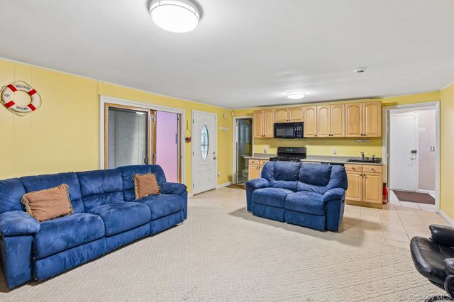18 Pippen Place, New City, NY 10956