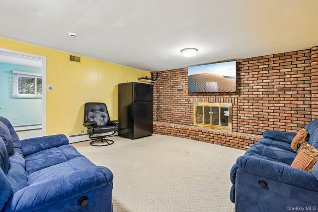 18 Pippen Place, New City, NY 10956