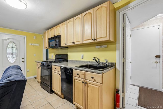 18 Pippen Place, New City, NY 10956
