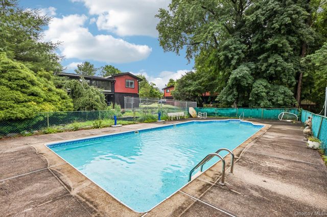 18 Pippen Place, New City, NY 10956