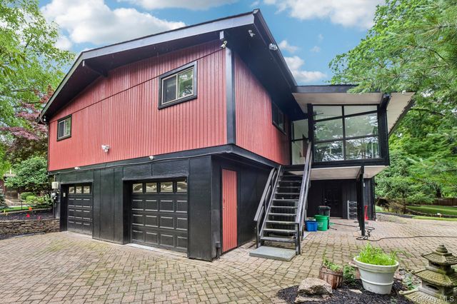 18 Pippen Place, New City, NY 10956