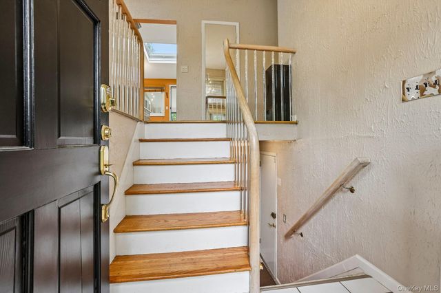 18 Pippen Place, New City, NY 10956