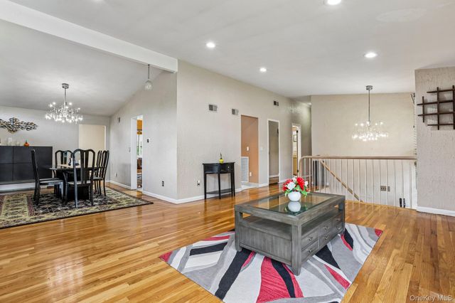 18 Pippen Place, New City, NY 10956