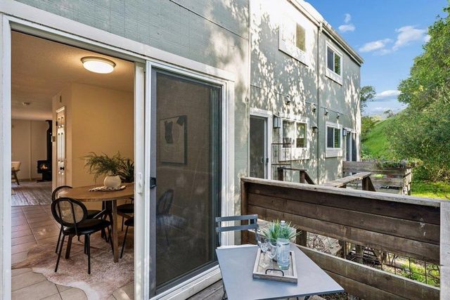 4024 Farm Hill 8, Redwood City, CA 94061