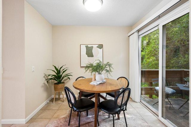 4024 Farm Hill 8, Redwood City, CA 94061