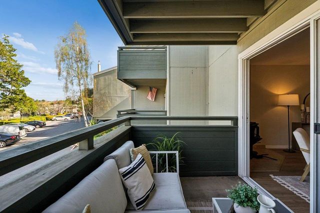 4024 Farm Hill 8, Redwood City, CA 94061