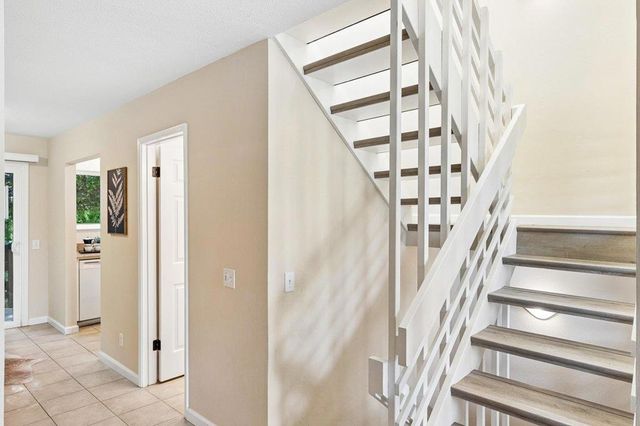 4024 Farm Hill 8, Redwood City, CA 94061