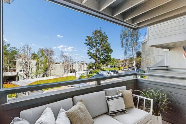 4024 Farm Hill 8, Redwood City, CA 94061