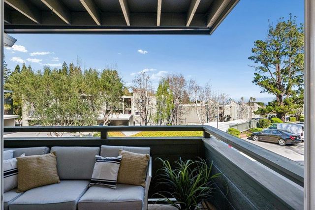 4024 Farm Hill 8, Redwood City, CA 94061