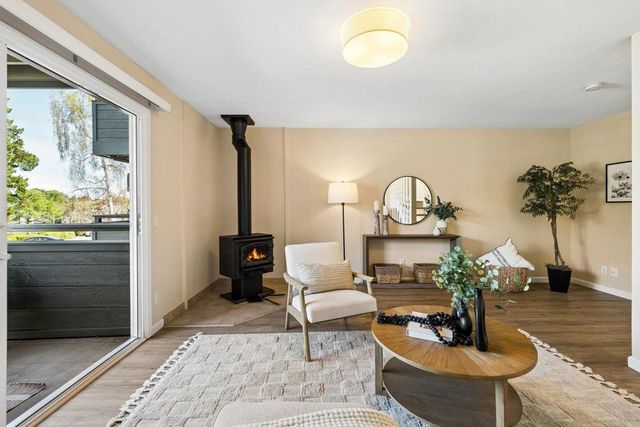 4024 Farm Hill 8, Redwood City, CA 94061