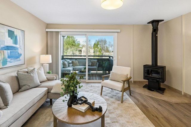 4024 Farm Hill 8, Redwood City, CA 94061