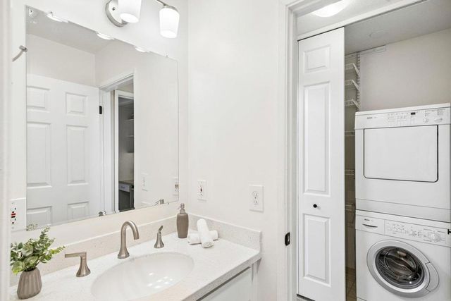 4024 Farm Hill 8, Redwood City, CA 94061