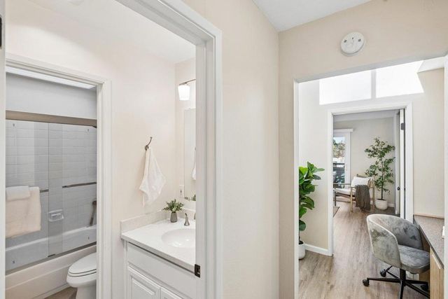 4024 Farm Hill 8, Redwood City, CA 94061