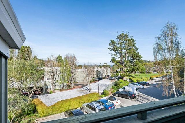 4024 Farm Hill 8, Redwood City, CA 94061