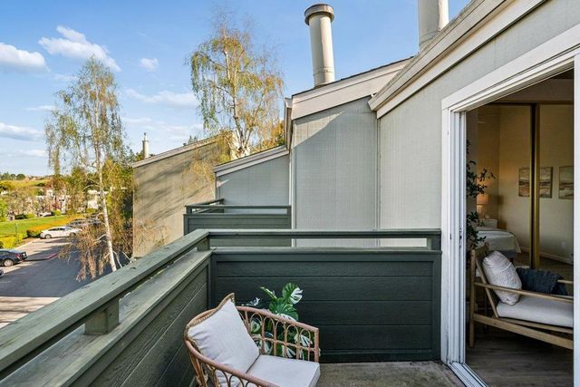 4024 Farm Hill 8, Redwood City, CA 94061